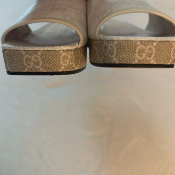 Authentic GUCCI Supreme GG Slides - Picture 4 of 7